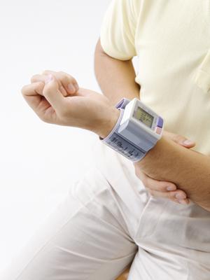 自然な装着感で食事が楽しめる入れ歯