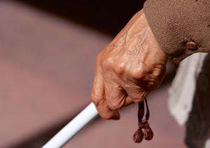 平日は夜遅くまで受診可能な駅前の歯医者
